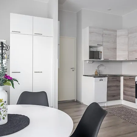 Stylish 47m2 With Private Entrance Lahti